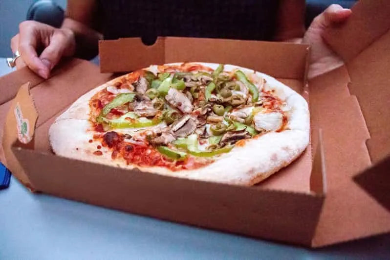 Amsterdam Evening Canal Cruise with Pizza and Drinks