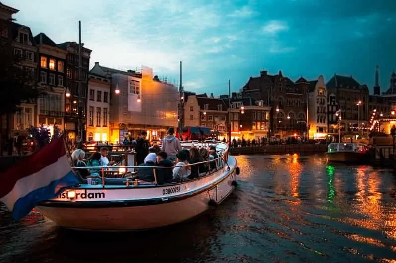 Amsterdam Smoke-Friendly Cruise with 2 Drinks