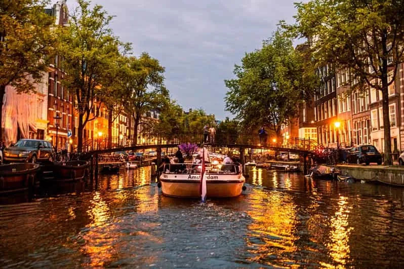 Amsterdam Smoke-Friendly Cruise with 2 Drinks