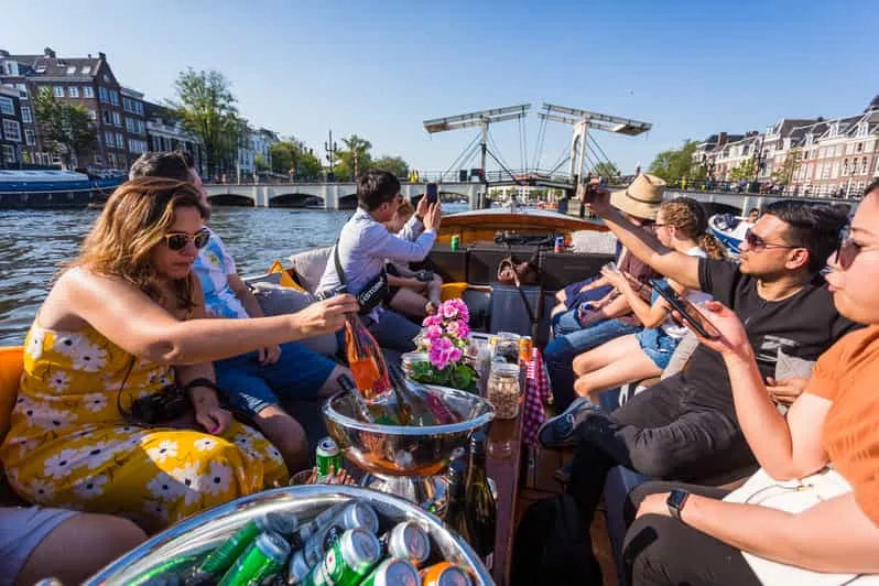 Crociere nei canali di Amsterdam con cibo e bevande illimitati (Capitano Jack)