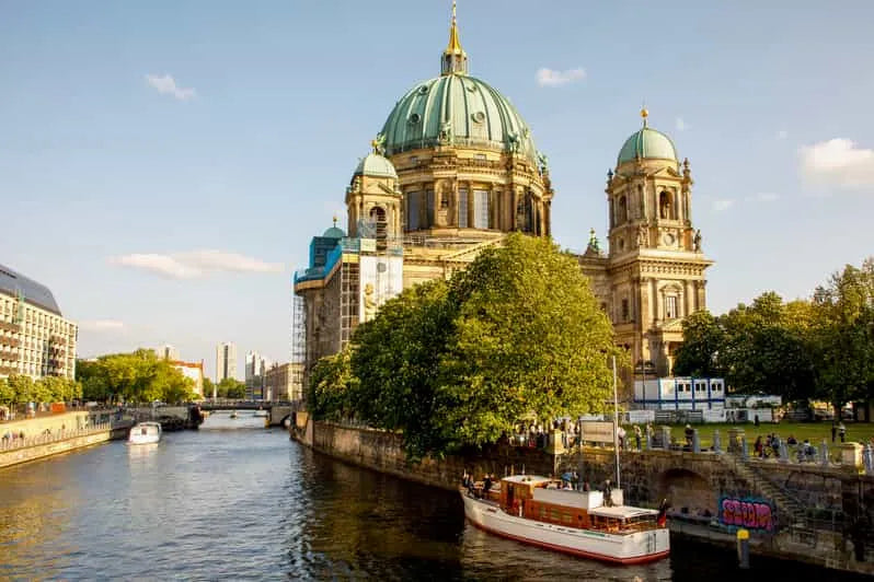 Berlin Sightseeing Cruise on Eco-Friendly Electric Yacht