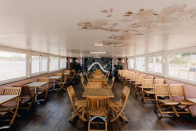 Bordeaux-i hajókirándulás borral és canelé finomságokkal