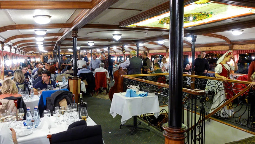 Crociera con cena a buffet di 12 portate a Budapest con spettacolo di danza popolare e musica