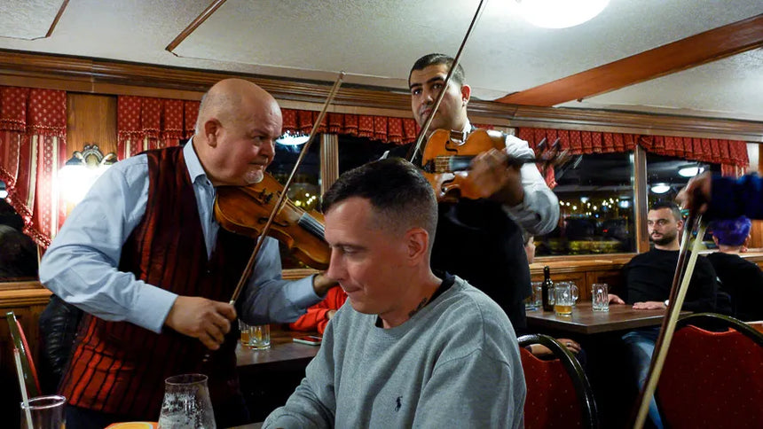 Chuyến du thuyền nếm thử cocktail Budapest, bia thủ công hoặc rượu vang