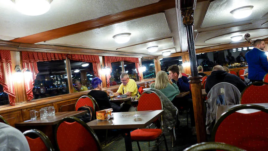 Crociera con cena a buffet di 12 portate a Budapest con spettacolo di danza popolare e musica