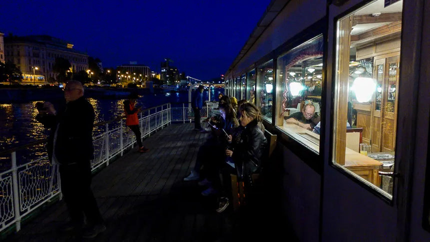 Chuyến du thuyền nếm thử cocktail Budapest, bia thủ công hoặc rượu vang