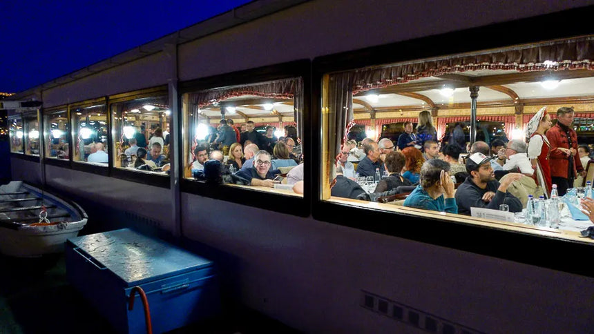 Crociera con cena a buffet di 12 portate a Budapest con spettacolo di danza popolare e musica