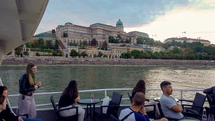Crociere turistiche a Budapest con drink di benvenuto