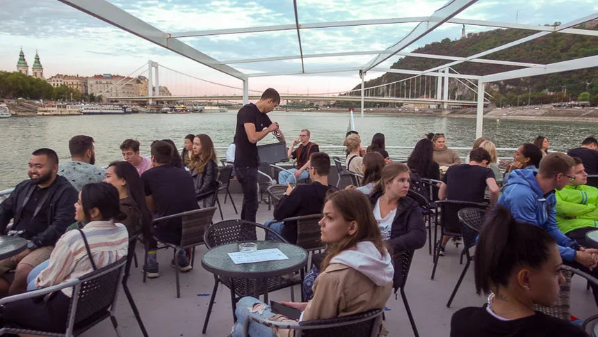 Crociere turistiche a Budapest con drink di benvenuto