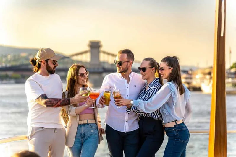 Budapest Sightseeing Cruise with Cocktails