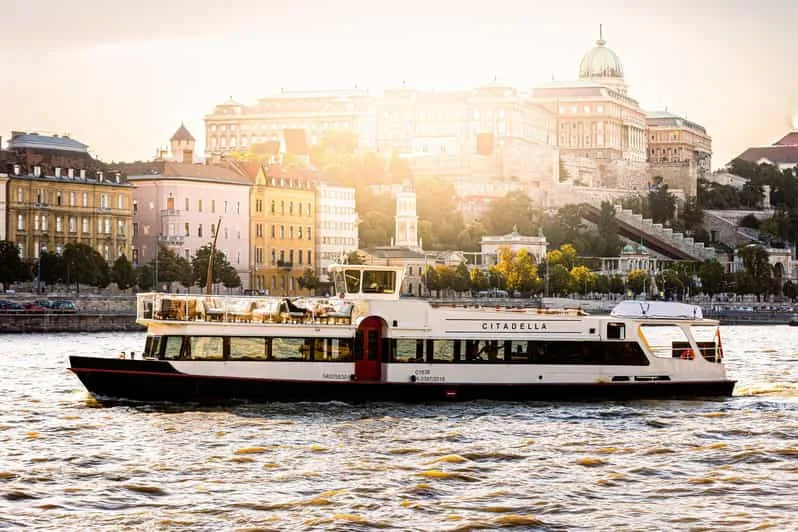 Budapest Sightseeing Cruise with Cocktails