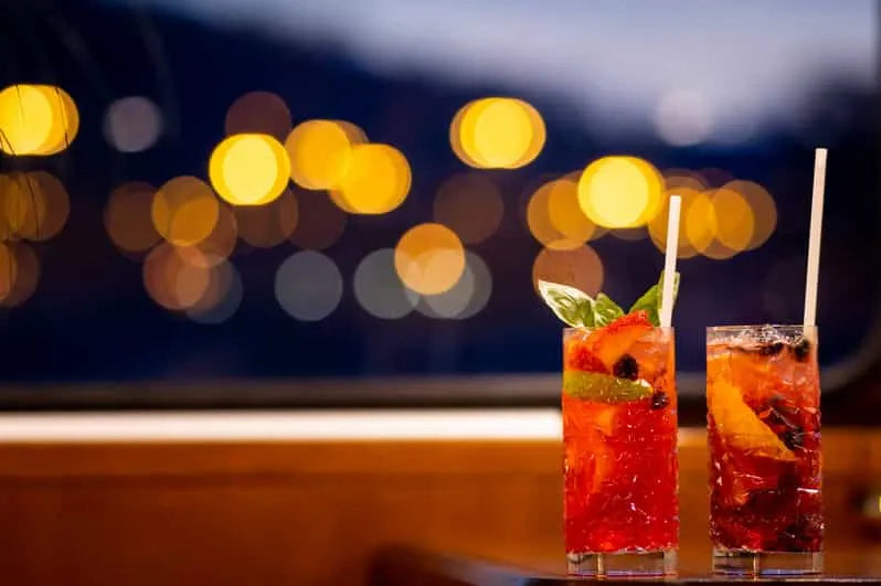 Budapest Sightseeing Cruise with Cocktails