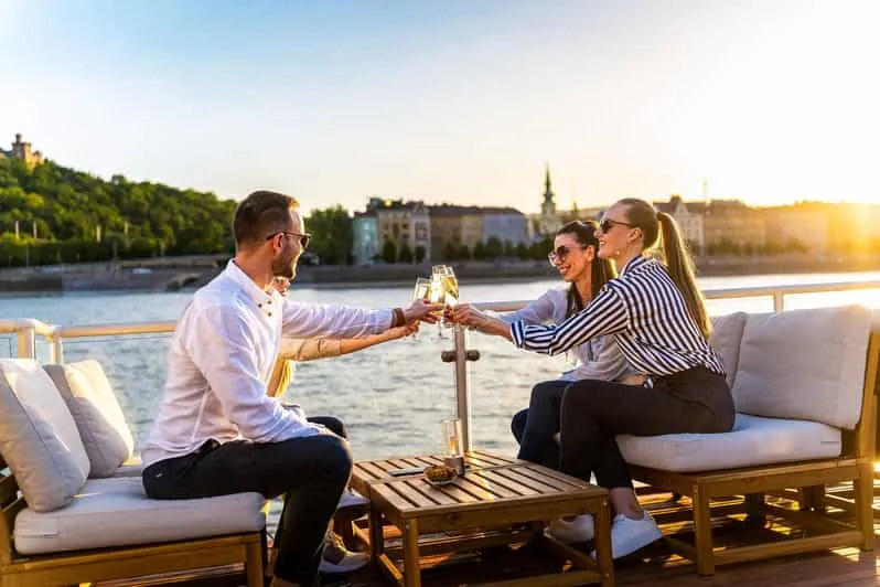Budapest Sightseeing Cruise with Cocktails
