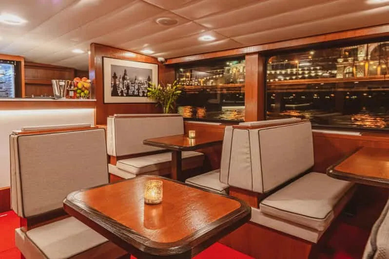 Budapest Sightseeing Cruise with Cocktails