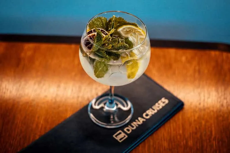 Budapest Sightseeing Cruise with Cocktails