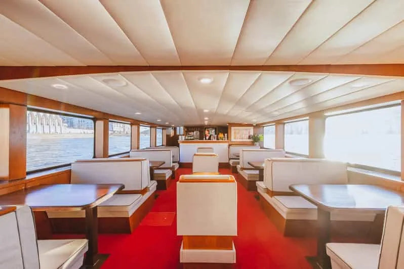 Budapest Sightseeing Cruise with Cocktails