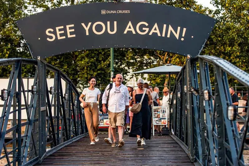 Budapest Sightseeing Cruise with Cocktails