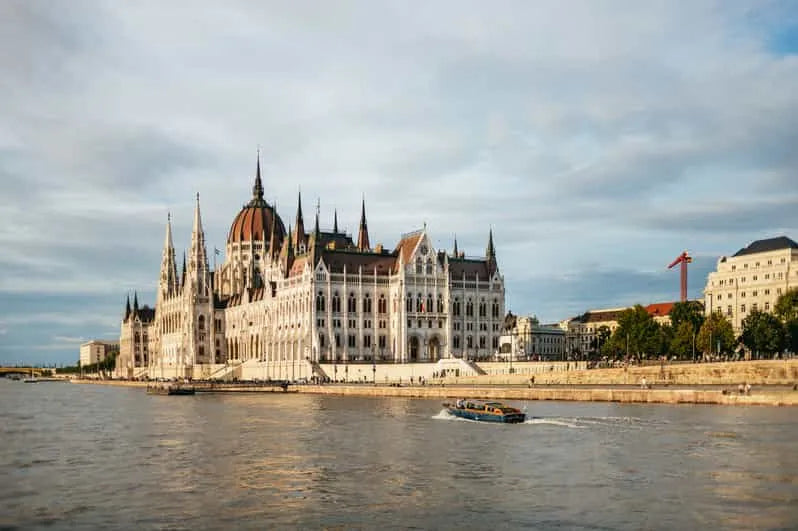 Crociere turistiche sul fiume a Budapest con viste panoramiche