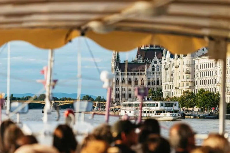 Crociere turistiche sul fiume a Budapest con viste panoramiche