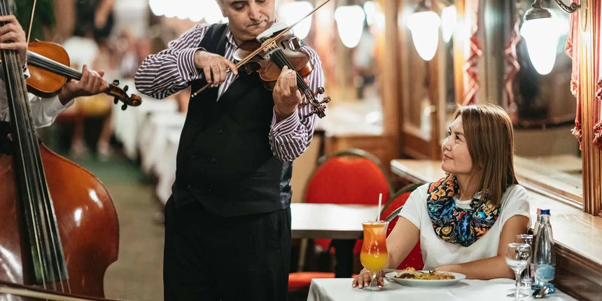 Crociera con cena a buffet di 12 portate a Budapest con spettacolo di danza popolare e musica