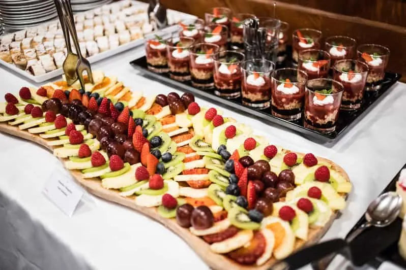 Crociera con cena a buffet di 12 portate a Budapest con spettacolo di danza popolare e musica