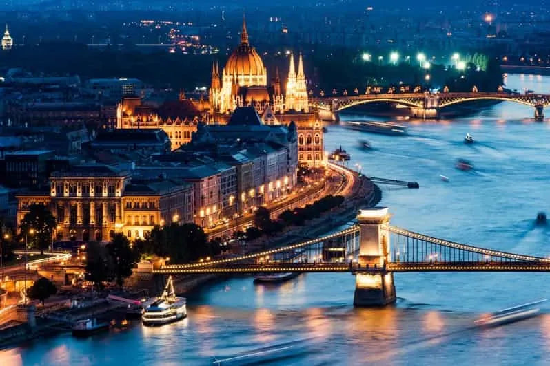 Crociera di Cena a Budapest con Cucina Ungherese e Spettacolo di Musica Folkloristica (3 portate)