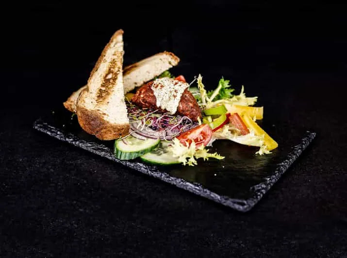 Crociera Gourmet a Budapest con Spettacolo di Operetta Folkloristica (3 o 6 portate)