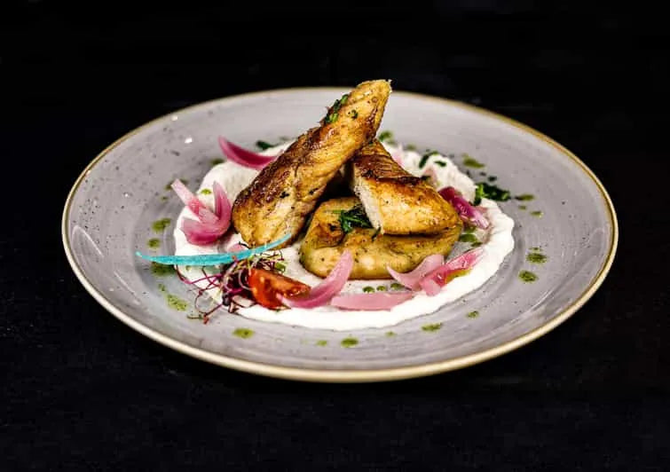 Crociera gourmet a Budapest con spettacolo di battaglia di pianoforte (3 o 6 portate)