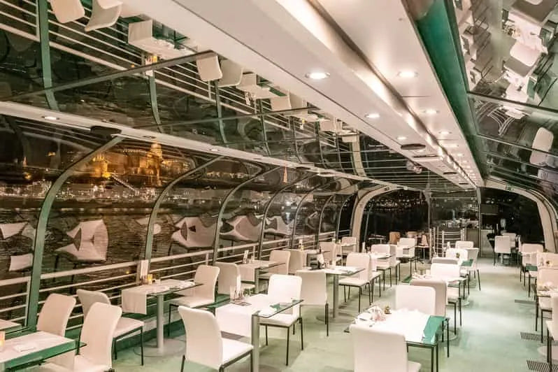 Crociera romantica a Budapest con cena a lume di candela e musica dal vivo (4 portate)