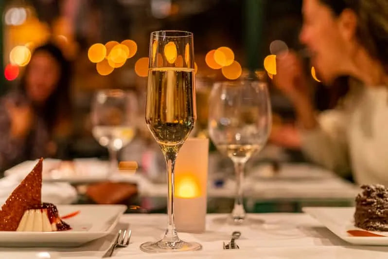 Crociera romantica a Budapest con cena a lume di candela e musica dal vivo (4 portate)