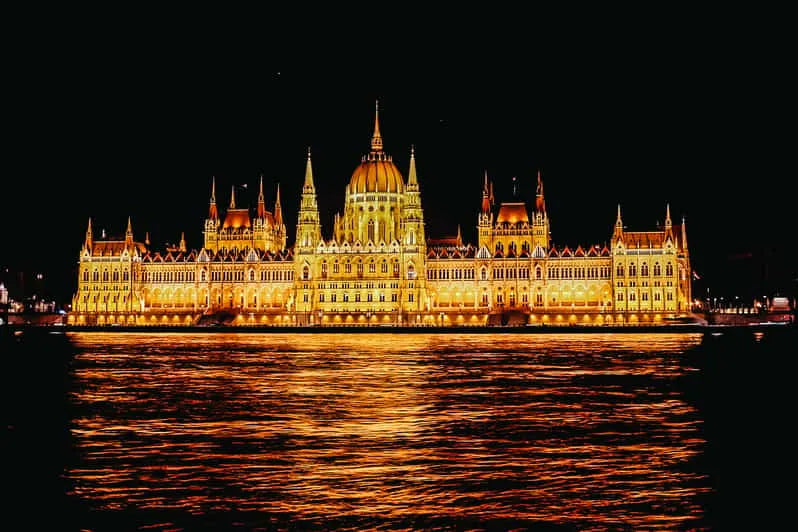 Crociere turistiche a Budapest con drink di benvenuto
