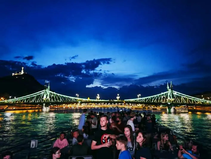 Crociere turistiche a Budapest con drink di benvenuto