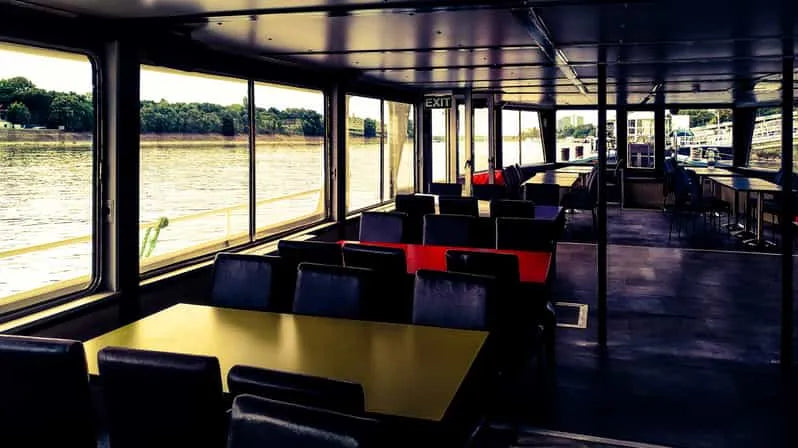 Crociere turistiche a Budapest con drink di benvenuto