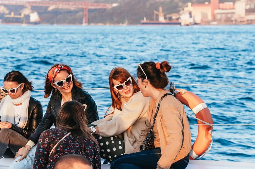 Catamaran Lisszabon Hajókirándulás pihentető naplemente hajózással