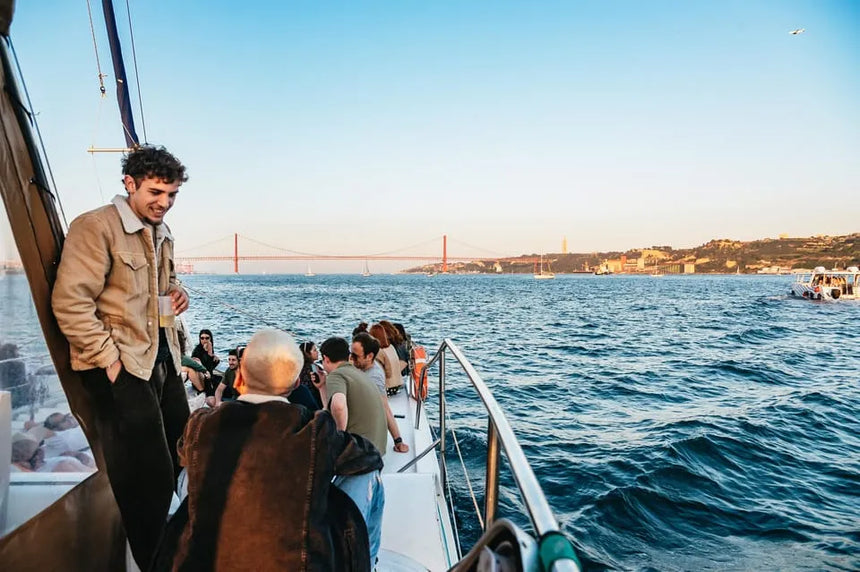 Catamaran Lisszabon Hajókirándulás pihentető naplemente hajózással