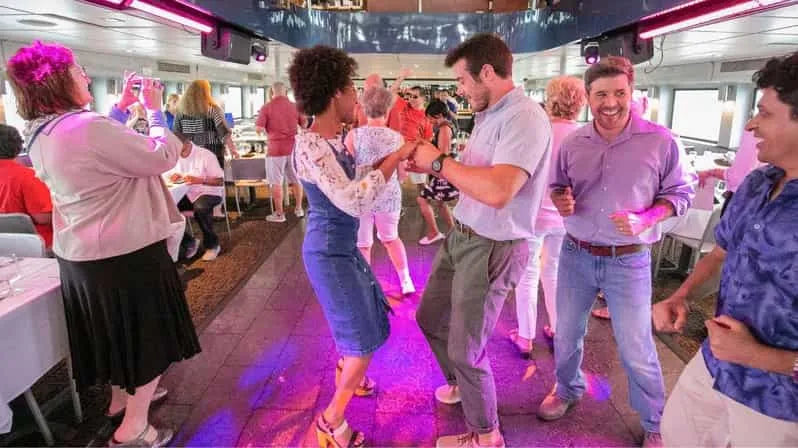 Chicago-i Lake Michigan hajókirándulás svédasztalos reggelivel, ebéddel vagy vacsorával