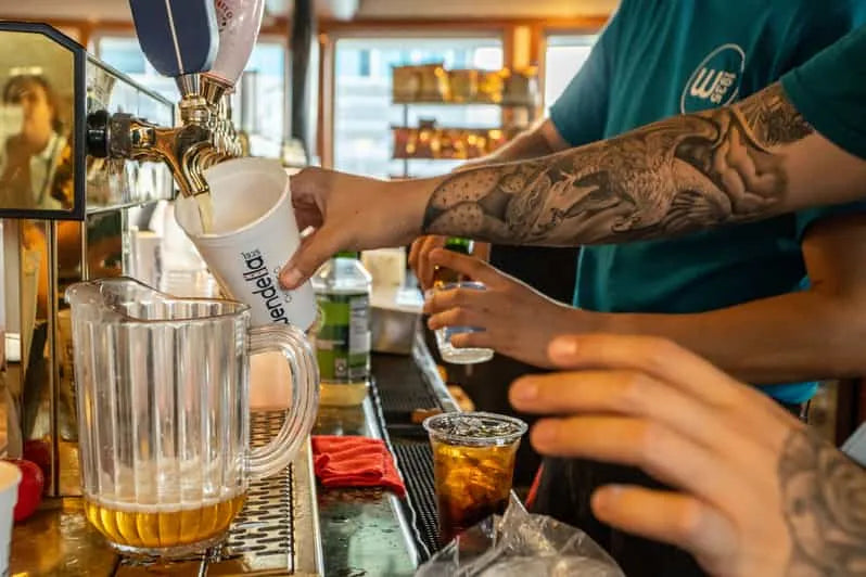 Chicago-i naplemente-tavi hajókirándulás festői városi panorámával