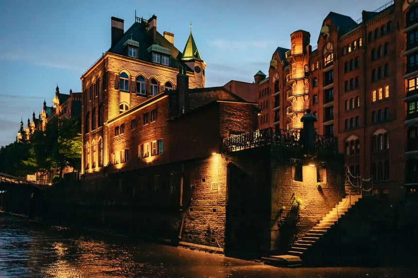 Rondvaart door Hamburg met avondzicht op de Speicherstadt