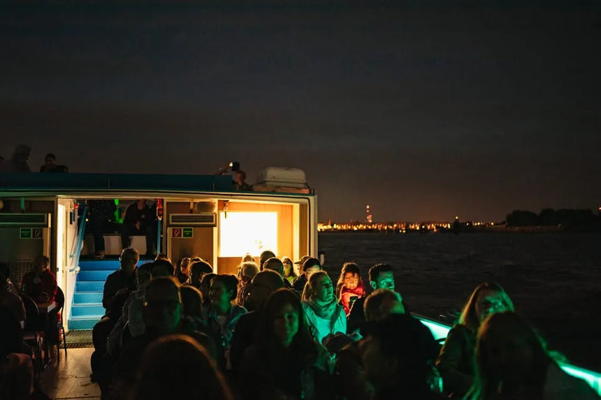 Rondvaart door Hamburg met avondzicht op de Speicherstadt