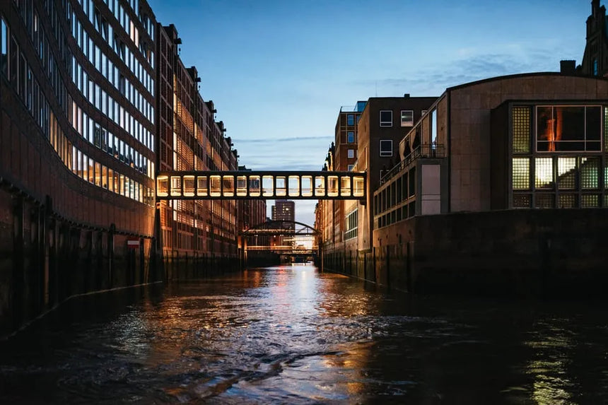 Rondvaart door Hamburg met avondzicht op de Speicherstadt