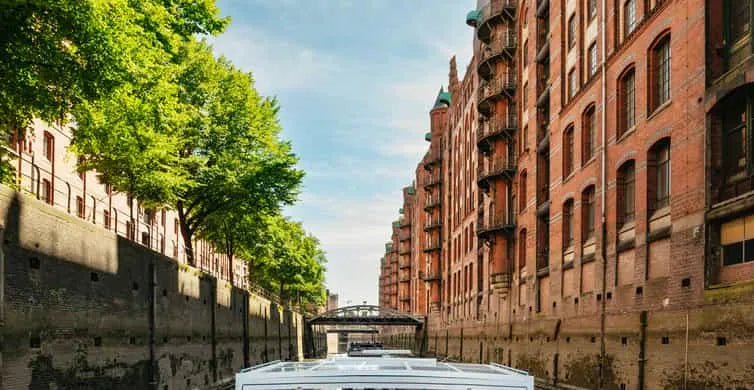 Hamburg Boat Tour with Harbor Cruise and Audio Guide