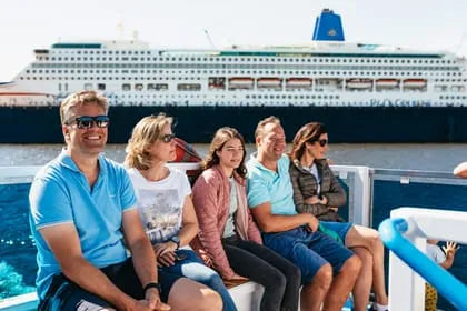 Hamburg Boat Tour with Harbor Cruise and Audio Guide