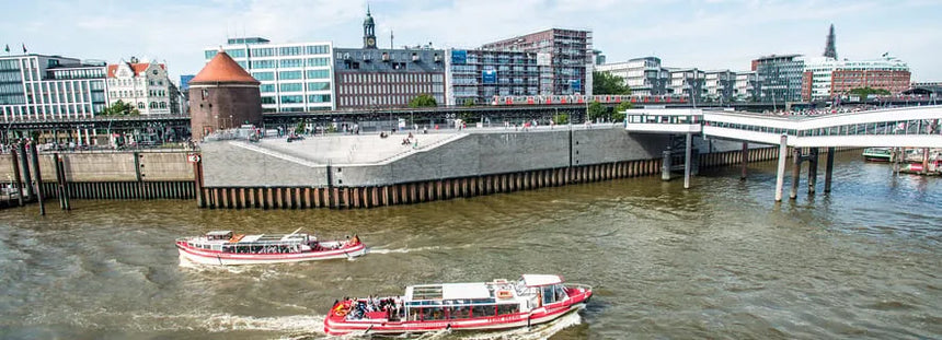 Hamburg Boat Tour with Harbor Cruise and Audio Guide