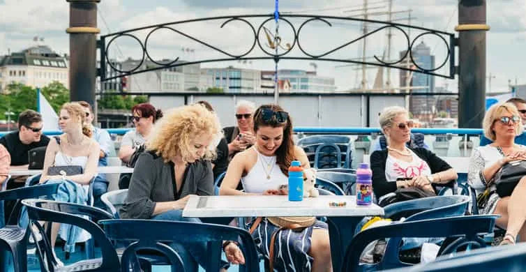 Hamburgi hajókirándulás festői kilátással és angol nyelvű hangos idegenvezetéssel