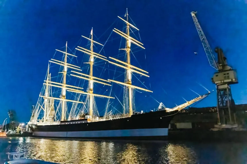 Hamburg esti hajókirándulás festői vízparti kilátással