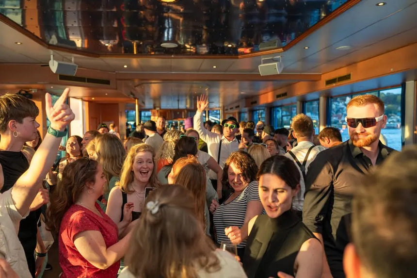 Hamburg Partycruise met Dinerbuffet en Onbeperkte Drankjes