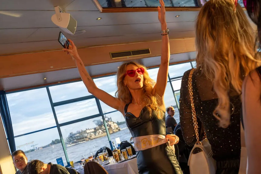 Hamburg Partycruise met Dinerbuffet en Onbeperkte Drankjes