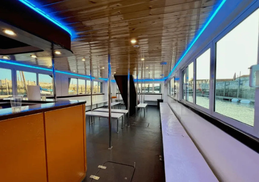 Lisaboni hajókirándulás delfinnézéssel és nyitott bárral