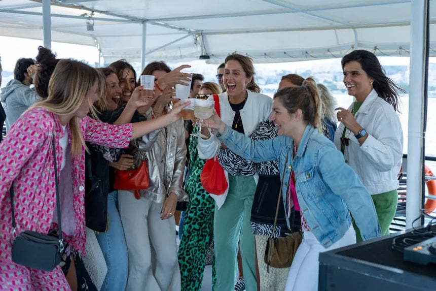 Lisszaboni hajókirándulás zenével, naplementével, borral vagy sörrel