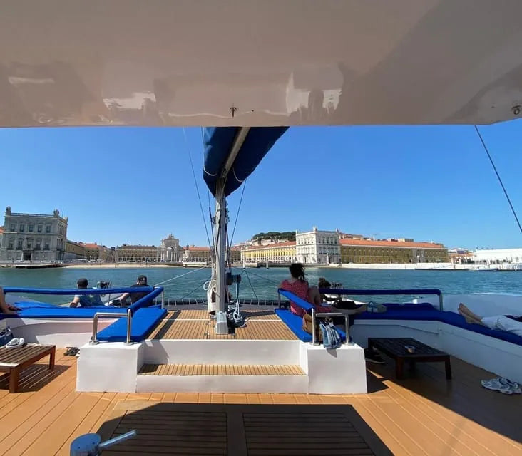 Lisaboni hajókirándulás választható naplemente élménnyel